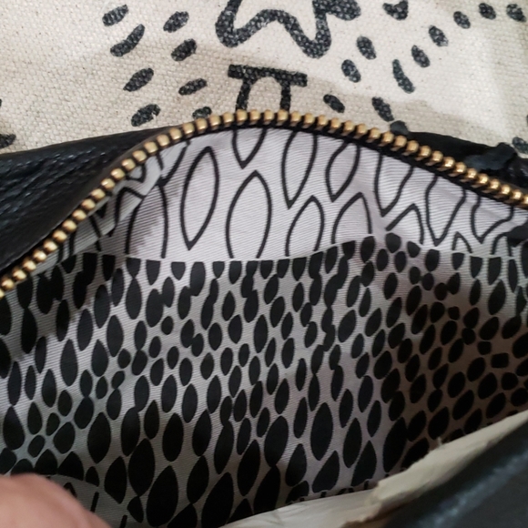 NEW NIXON BLACK LEATHER CROSSBODY BAG - Picture 13 of 13